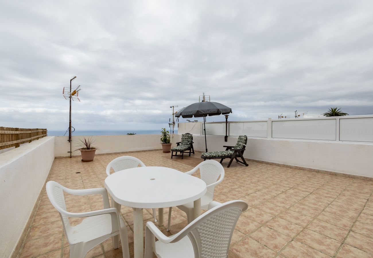 Apartamento en Los Realejos - Acogedor apartamento con azotea y vistas al mar y montaña