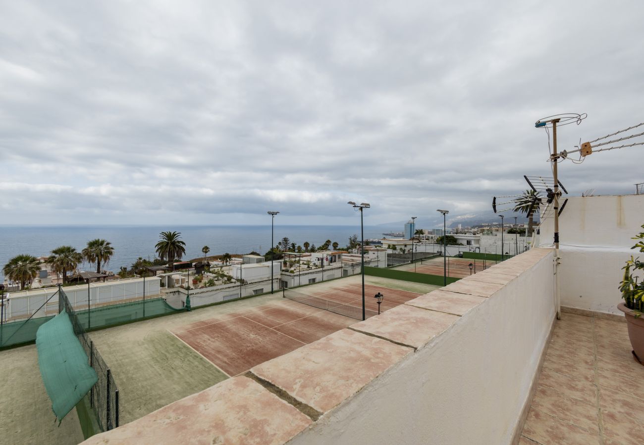 Apartamento en Los Realejos - Acogedor apartamento con azotea y vistas al mar y montaña