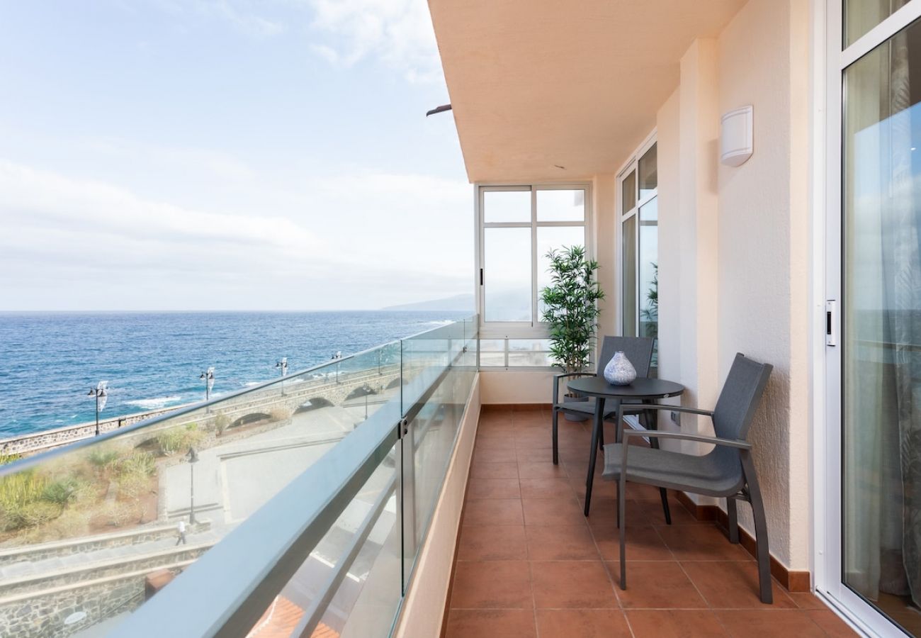 Apartment in Puerto de la Cruz - The Pier´s Balcony 