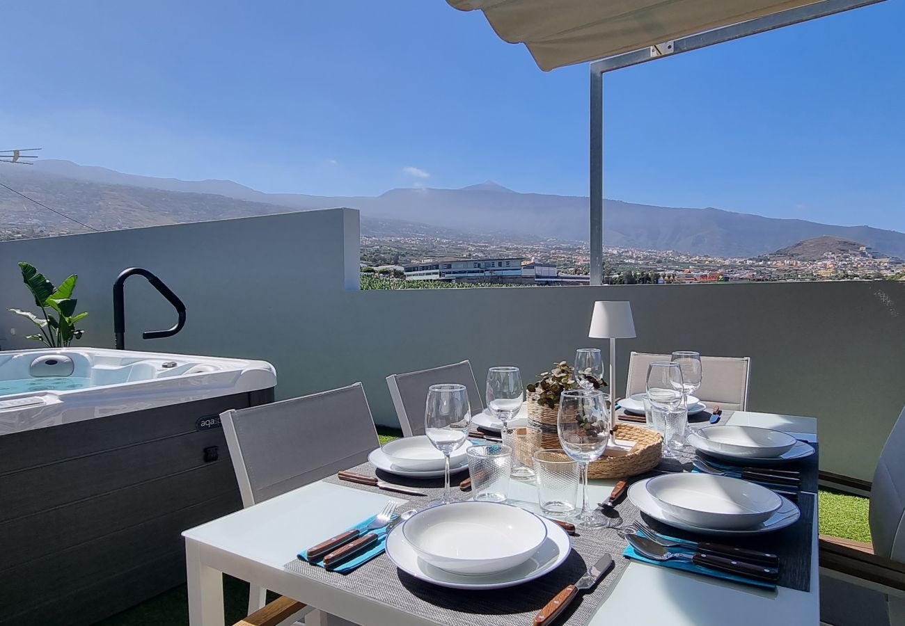 Villa in Puerto de la Cruz - VILLA LOLA WITH SPECTACULAR VIEWS OF THE VALLEY AND THE SEA